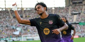 Ο Λαμίν Γιαμάλ σε αγώνα της Μπαρτσελόνα στη La Liga