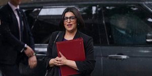 H υπουργός Εσωτερικών της Βρετανίας, Σαμπάνα Μαχμούντ