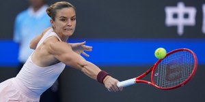 Η Μαρία Σάκκαρη κατά την διάρκεια παιχνιδιού της στο τένις 