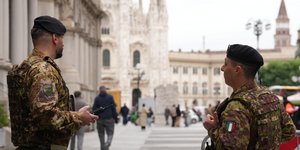 Στρατιώτες περιφρουρούν το κέντρο του Μιλάνου