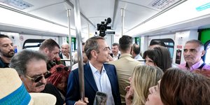 Ο Κυριάκος Μητσοτάκης στον Ηλεκτρικό