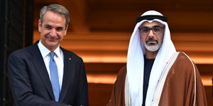 Συνάντηση Μητσοτάκη στο Μαξίμου με τον πρίγκιπα διάδοχο του Άμπου Ντάμπι