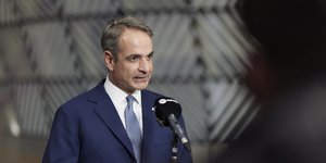 Ο Κυριάκος Μητσοτάκης κάνει δηλώσεις από τις Βρυξέλλες