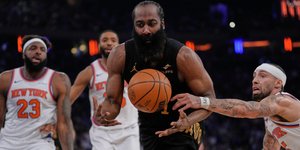 Αγωνιστικό στιγμιότυπο από αγώνα του NBA ανάμεσα σε Καβαλίερς και Νικς στο NBA
