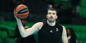 Ο Νίκος Ρογκαβόπουλος σε προπόνηση του Παναθηναϊκού AKTOR στο «T-Center»