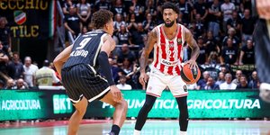 Στιγμιότυπο από το παιχνίδι Βίρτους Μπολόνια - Ολυμπιακός για την Euroleague