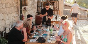 Γευστική δοκιμή στο Οινοποιείο Ντουράκη στην Κρήτη