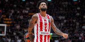 Ο Τάιλερ Ντόρσεϊ με την φανέλα του Ολυμπιακού