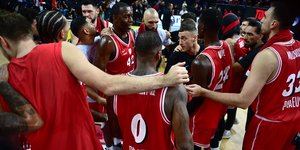 Οι παίκτες του Ολυμπιακού μετά την νίκη απέναντι στην Εφές