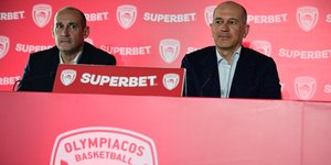 Οι πρόεδροι της ΚΑΕ Ολυμπιακός, Παναγιώτης και Γιώργος Αγγελόπουλος