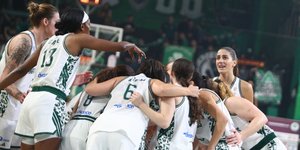 Οι παίκτριες της ομάδας μπάσκετ γυναικών του Παναθηναϊκού