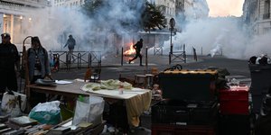 Σοβαρές καταστροφές στο Παρίσι μετά τη διαδήλωση της 17ης Οκτωβρίου