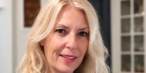 Η κυρία Ουρανία Τσιρίκου από την Πάτρα, που κάνει πλασμαφαιρέσεις για θεραπευτικούς λόγους