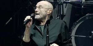 Ο Φιλ Κόλινς παίρνει θέση υπέρ του βασιλιά Καρόλου και απορρίπτει ως ψευδείς τους ισχυρισμούς του Τσαρλς Σπένσερ, αδελφού της Νταϊάνα / ΑΡ