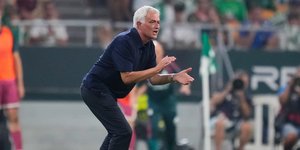 Ο Ζοσέ Μουρίνιο στον πάγκο της Ρεάλ Μαδρίτης