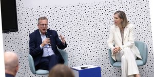 Ο Πρόεδρος & CEO της Inchcape Hellas, Hermann Riedl με την CEO της Alphabet Education, Χριστίνα Παρασκευοπούλου