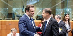 Κυριάκος Πιερρακάκης και Βάλντις Ντομπρόβσκις