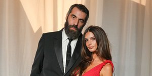 Ρομέν Γαβράς και Έμιλι Ραταϊκόφσκι στο γκαλά του Academy Museum 