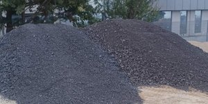 Πετούσαν μπάζα και πίσσα σε χωράφι στη Θέρμη 