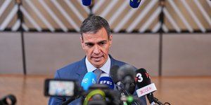 Ο Πέδρο Σάντσεθ μιλάει στα ΜΜΕ
