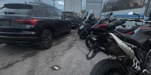 Εξαρθρώθηκε συμμορία που έκλεβε αυτοκίνητα και μοτοσικλέτες στην Αττική 