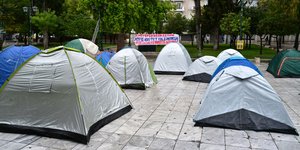 Οι σκηνές που έστησαν φοιτητές στο Σύνταγμα