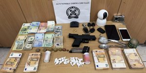 Χρήματα ναρκωτικά και όπλα