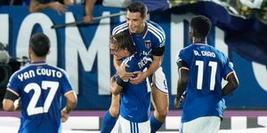 Ο Τάσος Δουβίκας πανηγυρίζει γκολ του στον αγώνα της Κόμο με την Λειψία στο Champions League