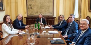 Συνάντηση Τ. Θεοδωρικάκου με τον διοικητή της ΤτΕ, Γ. Στουρνάρα