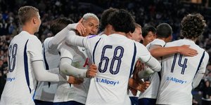 Οι παίκτες της Τότεναμ πανηγυρίζουν