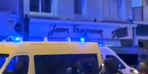 Ισχυρές αστυνομικές δυνάμεις φυλάνε το ζαχαροπλαστείο της οικογένειας της Μπριζίτ Μακρόν
