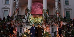Ντόναλντ Τραμπ και Μελάνια γιόρτασαν το Halloween με παιδιά στον Λευκό Οίκο