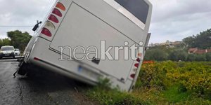 Ηράκλειο: Λεωφορείο με παιδιά έγειρε σε στενό δρόμο