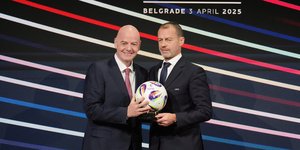 Ο πρόεδρος της FIFA, Τζιάνι Ινφαντίνο και ο πρόεδρος της UEFA, Αλεξάντερ Τσέφεριν