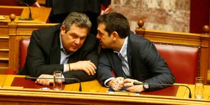 Ο Αλέξης Τσίπρας με τον Πάνο Καμμένο στη Βουλή από την εποχή που συγκυβερνούσαν