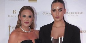 Η Βικτώρια Δέλλα με την νονά της Στάλω Ηλία σε εκδήλωση στη Λευκωσία 