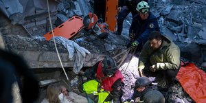 Τουλάχιστον 7 νεκροί, μεταξύ των οποίων 3 παιδιά, σε ρωσικά πλήγματα