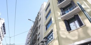 Πτώση ατόμου από τον δεύτερο όροφο ξενοδοχείου στην Ομόνοια