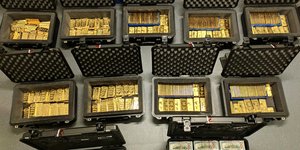 Ράβδοι χρυσού στο σπίτι πρώην πράκτορα της CIA 