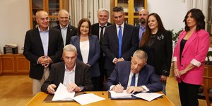 Τελετή υπογραφής της σύμβασης του έργου για την οδό Πόντου