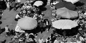 Το παζάρι της Ιεράς Οδού: Εκεί όπου το μεροκάματο βγαίνει από τα σκουπίδια