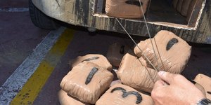 Κατασχέθηκαν 53 κιλά χασίς και συνελήφθησαν 2 Αλβανοί /Φωτογραφία astynomia.gr