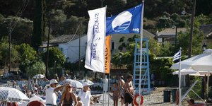 Γιατί 38 ελληνικές παραλίες «έχασαν» τη γαλάζια σημαία -Ποιες είναι [λίστα]