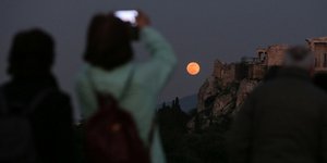 Μαγεύει η υπερπανσέληνος (Φωτο: SOOC)