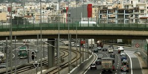 Αυτοκτονία στην Αττική Οδό -Εβαλε φωτιά στο αυτοκίνητό του και πήδηξε στο κενό 