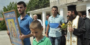 Νέα ένταση στην Πρεμετή – Λειτουργία στο προαύλιο του ναού υπό στενή επίβλεψη ιδ