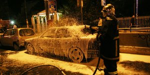 Οι «Πυρήνες της Φωτιάς» έκαψαν το αυτοκίνητο του Ελληνα πρόξενου στο Βερολίνο -Α