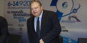 Βενιζέλος: Οι πέντε άξονες για την έξοδο από την κρίση -Αιχμές για ΕΝΦΙΑ και ΣΥΡ