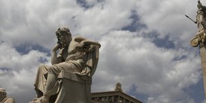 O Μοντανάρι είναι καθηγητής της Αρχαίας Ελληνικής Φιλολογίας στο Πανεπιστήμιο της Γένοβα