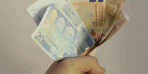 Στο φως τα οικονομικά των ΜΚΟ -Θα δημοσιεύονται στη «Διαύγεια» ή θα κόβεται η χρ
